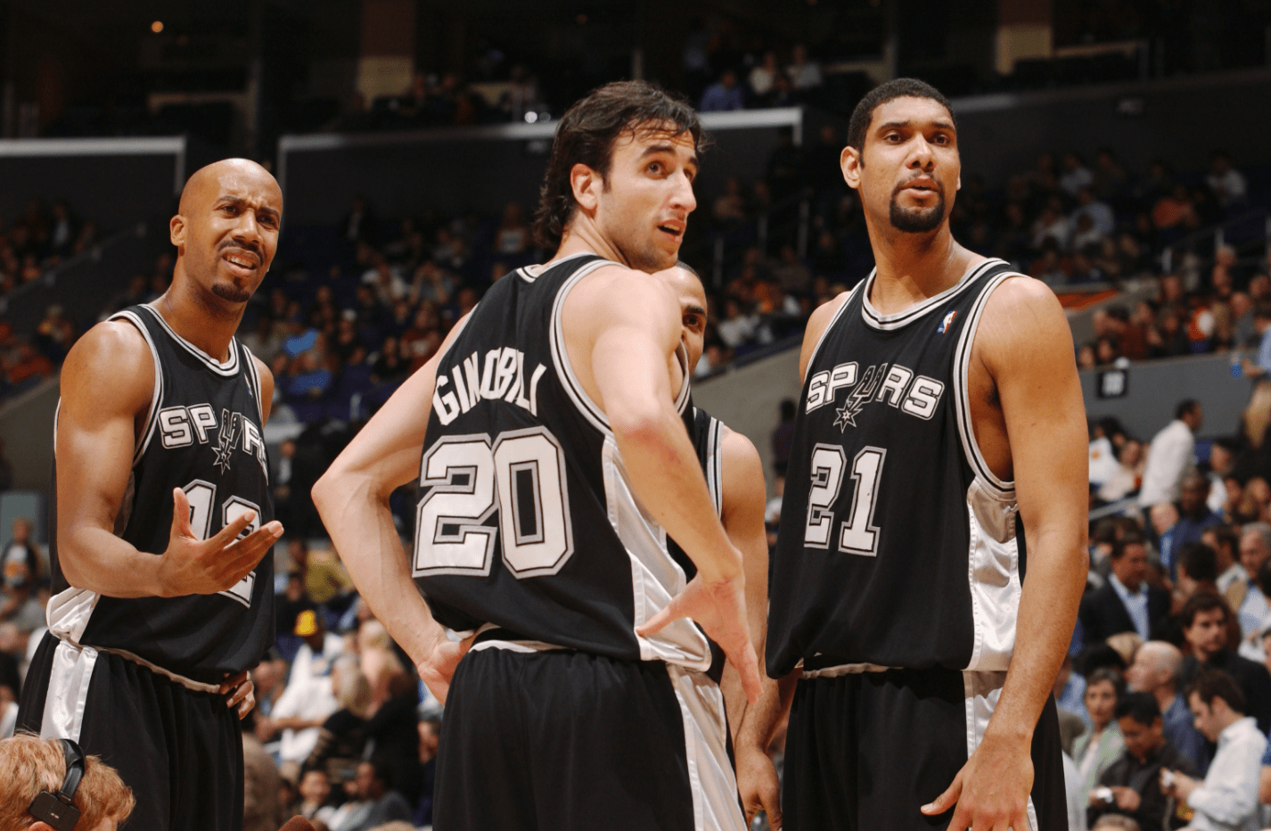 边后卫前压 边后卫前压