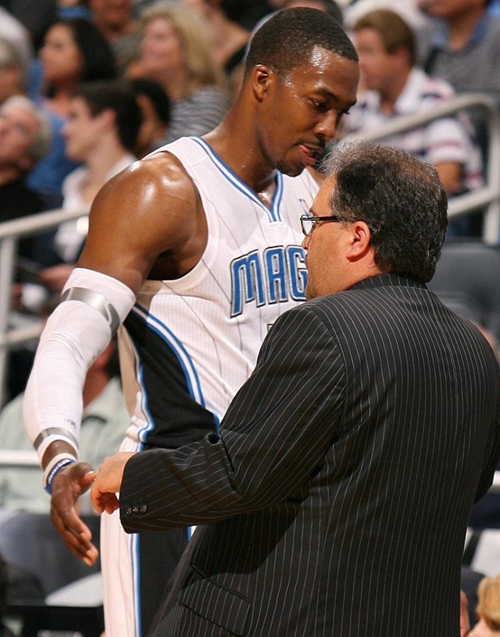 一是背身拿 一是背身拿